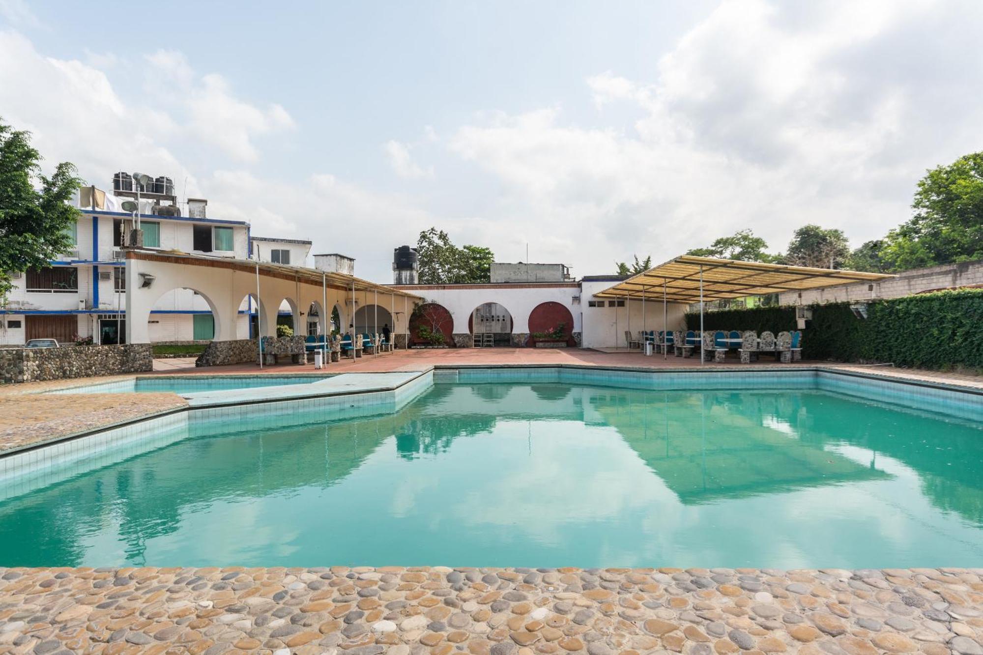 Oyo Hotel Casa Blanca Мартинес-де-ла-Торре Экстерьер фото